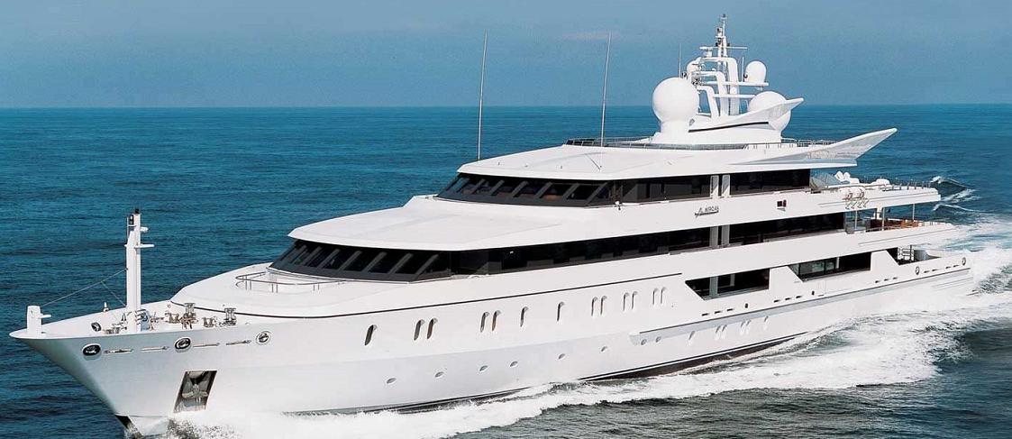 Yacht with antenna